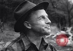 Standbild Gold Miner Streiks Es Rich Toronto Ontario Kanada, 1946, aus Sekunde 14 historischem Filmmaterial Videoclip 65675036131