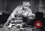 Standbild Gold Miner Streiks Es Rich Toronto Ontario Kanada, 1946, aus Sekunde 21 historischem Filmmaterial Videoclip 65675036131