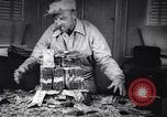 Standbild Gold Miner Streiks Es Rich Toronto Ontario Kanada, 1946, aus Sekunde 22 historischem Filmmaterial Videoclip 65675036131