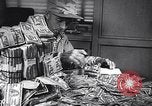 Standbild Gold Miner Streiks Es Rich Toronto Ontario Kanada, 1946, aus Sekunde 25 historischem Filmmaterial Videoclip 65675036131