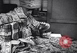 Standbild Gold Miner Streiks Es Rich Toronto Ontario Kanada, 1946, aus Sekunde 26 historischem Filmmaterial Videoclip 65675036131
