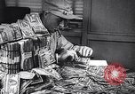 Standbild Gold Miner Streiks Es Rich Toronto Ontario Kanada, 1946, aus Sekunde 27 historischem Filmmaterial Videoclip 65675036131