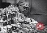 Standbild Gold Miner Streiks Es Rich Toronto Ontario Kanada, 1946, aus Sekunde 29 historischem Filmmaterial Videoclip 65675036131