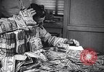 Standbild Gold Miner Streiks Es Rich Toronto Ontario Kanada, 1946, aus Sekunde 31 historischem Filmmaterial Videoclip 65675036131