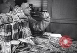 Standbild Gold Miner Streiks Es Rich Toronto Ontario Kanada, 1946, aus Sekunde 34 historischem Filmmaterial Videoclip 65675036131