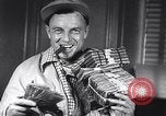 Standbild Gold Miner Streiks Es Rich Toronto Ontario Kanada, 1946, aus Sekunde 53 historischem Filmmaterial Videoclip 65675036131