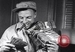Standbild Gold Miner Streiks Es Rich Toronto Ontario Kanada, 1946, aus Sekunde 54 historischem Filmmaterial Videoclip 65675036131