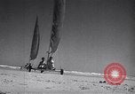 Standbild sand Sailing Race Daytona Beach Florida USA, 1946, aus Sekunde 56 historischem Filmmaterial Videoclip 65675036133