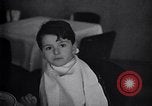 Immagine di Ceco bambini ebrei fuggire alla sicurezza nella seconda guerra mondiale La Cecoslovacchia, 1938, secondo 15 filmato di repertorio 65675036143