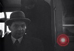 Immagine di Ceco bambini ebrei fuggire alla sicurezza nella seconda guerra mondiale La Cecoslovacchia, 1938, secondo 33 filmato di repertorio 65675036143