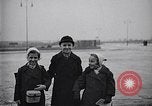 Immagine di Ceco bambini ebrei fuggire alla sicurezza nella seconda guerra mondiale La Cecoslovacchia, 1938, secondo 47 filmato di repertorio 65675036143