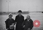 Immagine di Ceco bambini ebrei fuggire alla sicurezza nella seconda guerra mondiale La Cecoslovacchia, 1938, secondo 48 filmato di repertorio 65675036143