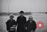 Immagine di Ceco bambini ebrei fuggire alla sicurezza nella seconda guerra mondiale La Cecoslovacchia, 1938, secondo 49 filmato di repertorio 65675036143
