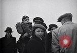 Immagine di Ceco bambini ebrei fuggire alla sicurezza nella seconda guerra mondiale La Cecoslovacchia, 1938, secondo 59 filmato di repertorio 65675036143