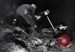 Standbild 320 Italiener erschossen durch die Nazis Ardentine Höhlen Italien, 1945, aus Sekunde 62 historischem Filmmaterial Videoclip 65675036154