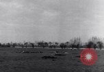 Immagine di Stati Uniti aviatori uccisi dai tedeschi Gombsheim Parigi Francia, 1945, secondo 17 filmato di repertorio 65675036157
