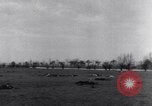 Immagine di Stati Uniti aviatori uccisi dai tedeschi Gombsheim Parigi Francia, 1945, secondo 18 filmato di repertorio 65675036157