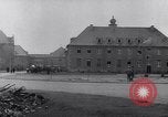 Standbild Munster Konzentrationslager Munster Deutschland, 1945, aus Sekunde 10 historischem Filmmaterial Videoclip 65675036167
