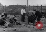 Standbild Munster Konzentrationslager Munster Deutschland, 1945, aus Sekunde 39 historischem Filmmaterial Videoclip 65675036167
