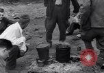 Standbild Munster Konzentrationslager Munster Deutschland, 1945, aus Sekunde 42 historischem Filmmaterial Videoclip 65675036167