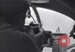 Immagine di Bombardier sparando Guadalcanal nelle Isole Salomone, 1944, secondo 10 filmato di repertorio 65675036190