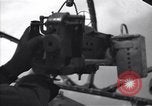 Immagine di Bombardier sparando Guadalcanal nelle Isole Salomone, 1944, secondo 29 filmato di repertorio 65675036190