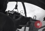 Immagine di Bombardier sparando Guadalcanal nelle Isole Salomone, 1944, secondo 34 filmato di repertorio 65675036190