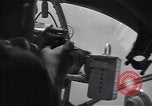 Immagine di Bombardier sparando Guadalcanal nelle Isole Salomone, 1944, secondo 37 filmato di repertorio 65675036190