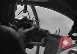 Immagine di Bombardier sparando Guadalcanal nelle Isole Salomone, 1944, secondo 39 filmato di repertorio 65675036190