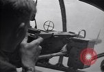 Immagine di Bombardier sparando Guadalcanal nelle Isole Salomone, 1944, secondo 48 filmato di repertorio 65675036190