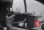 Immagine di Bombardier sparando Guadalcanal nelle Isole Salomone, 1944, secondo 51 filmato di repertorio 65675036190