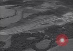 Standbild Carney Feld Start- und Landebahn Guadalcanal Salomonen, 1944, aus Sekunde 9 historischem Filmmaterial Videoclip 65675036192