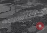 Standbild Carney Feld Start- und Landebahn Guadalcanal Salomonen, 1944, aus Sekunde 12 historischem Filmmaterial Videoclip 65675036192