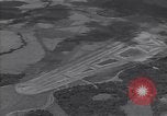 Standbild Carney Feld Start- und Landebahn Guadalcanal Salomonen, 1944, aus Sekunde 21 historischem Filmmaterial Videoclip 65675036192