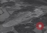 Standbild Carney Feld Start- und Landebahn Guadalcanal Salomonen, 1944, aus Sekunde 23 historischem Filmmaterial Videoclip 65675036192
