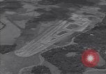 Standbild Carney Feld Start- und Landebahn Guadalcanal Salomonen, 1944, aus Sekunde 30 historischem Filmmaterial Videoclip 65675036192