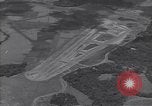 Standbild Carney Feld Start- und Landebahn Guadalcanal Salomonen, 1944, aus Sekunde 31 historischem Filmmaterial Videoclip 65675036192