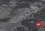 Standbild Carney Feld Start- und Landebahn Guadalcanal Salomonen, 1944, aus Sekunde 32 historischem Filmmaterial Videoclip 65675036192