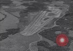 Standbild Carney Feld Start- und Landebahn Guadalcanal Salomonen, 1944, aus Sekunde 37 historischem Filmmaterial Videoclip 65675036192
