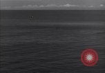 Standbild Bombardierung japanische Stellungen Guadalcanal Salomonen, 1944, aus Sekunde 3 historischem Filmmaterial Videoclip 65675036196