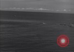 Standbild Bombardierung japanische Stellungen Guadalcanal Salomonen, 1944, aus Sekunde 6 historischem Filmmaterial Videoclip 65675036196