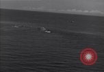 Standbild Bombardierung japanische Stellungen Guadalcanal Salomonen, 1944, aus Sekunde 12 historischem Filmmaterial Videoclip 65675036196