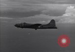 Standbild Bombardierung japanische Stellungen Guadalcanal Salomonen, 1944, aus Sekunde 15 historischem Filmmaterial Videoclip 65675036196