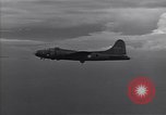Standbild Bombardierung japanische Stellungen Guadalcanal Salomonen, 1944, aus Sekunde 19 historischem Filmmaterial Videoclip 65675036196