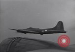 Standbild Bombardierung japanische Stellungen Guadalcanal Salomonen, 1944, aus Sekunde 24 historischem Filmmaterial Videoclip 65675036196
