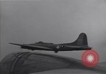 Standbild Bombardierung japanische Stellungen Guadalcanal Salomonen, 1944, aus Sekunde 25 historischem Filmmaterial Videoclip 65675036196