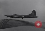 Standbild Bombardierung japanische Stellungen Guadalcanal Salomonen, 1944, aus Sekunde 28 historischem Filmmaterial Videoclip 65675036196
