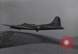 Standbild Bombardierung japanische Stellungen Guadalcanal Salomonen, 1944, aus Sekunde 30 historischem Filmmaterial Videoclip 65675036196