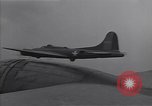 Standbild Bombardierung japanische Stellungen Guadalcanal Salomonen, 1944, aus Sekunde 31 historischem Filmmaterial Videoclip 65675036196