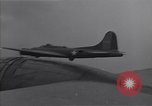 Standbild Bombardierung japanische Stellungen Guadalcanal Salomonen, 1944, aus Sekunde 32 historischem Filmmaterial Videoclip 65675036196